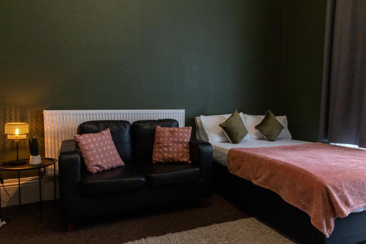 Digbeth City Centre Apartment Sleeps 12 Opposite Coach Station เบอร์มิงแฮม ภายนอก รูปภาพ
