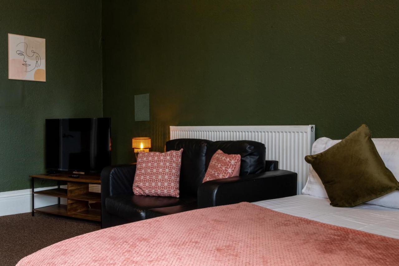 Digbeth City Centre Apartment Sleeps 12 Opposite Coach Station เบอร์มิงแฮม ภายนอก รูปภาพ