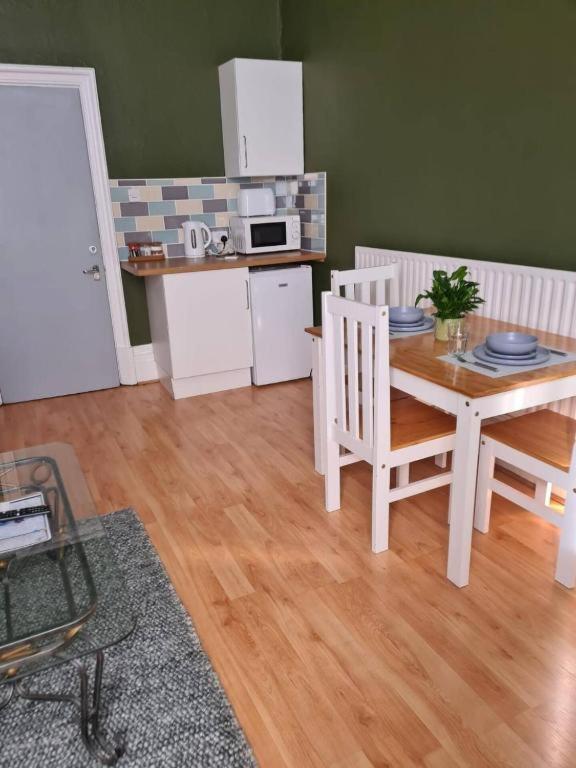 Digbeth City Centre Apartment Sleeps 12 Opposite Coach Station เบอร์มิงแฮม ภายนอก รูปภาพ