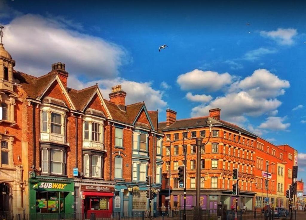 Digbeth City Centre Apartment Sleeps 12 Opposite Coach Station เบอร์มิงแฮม ภายนอก รูปภาพ