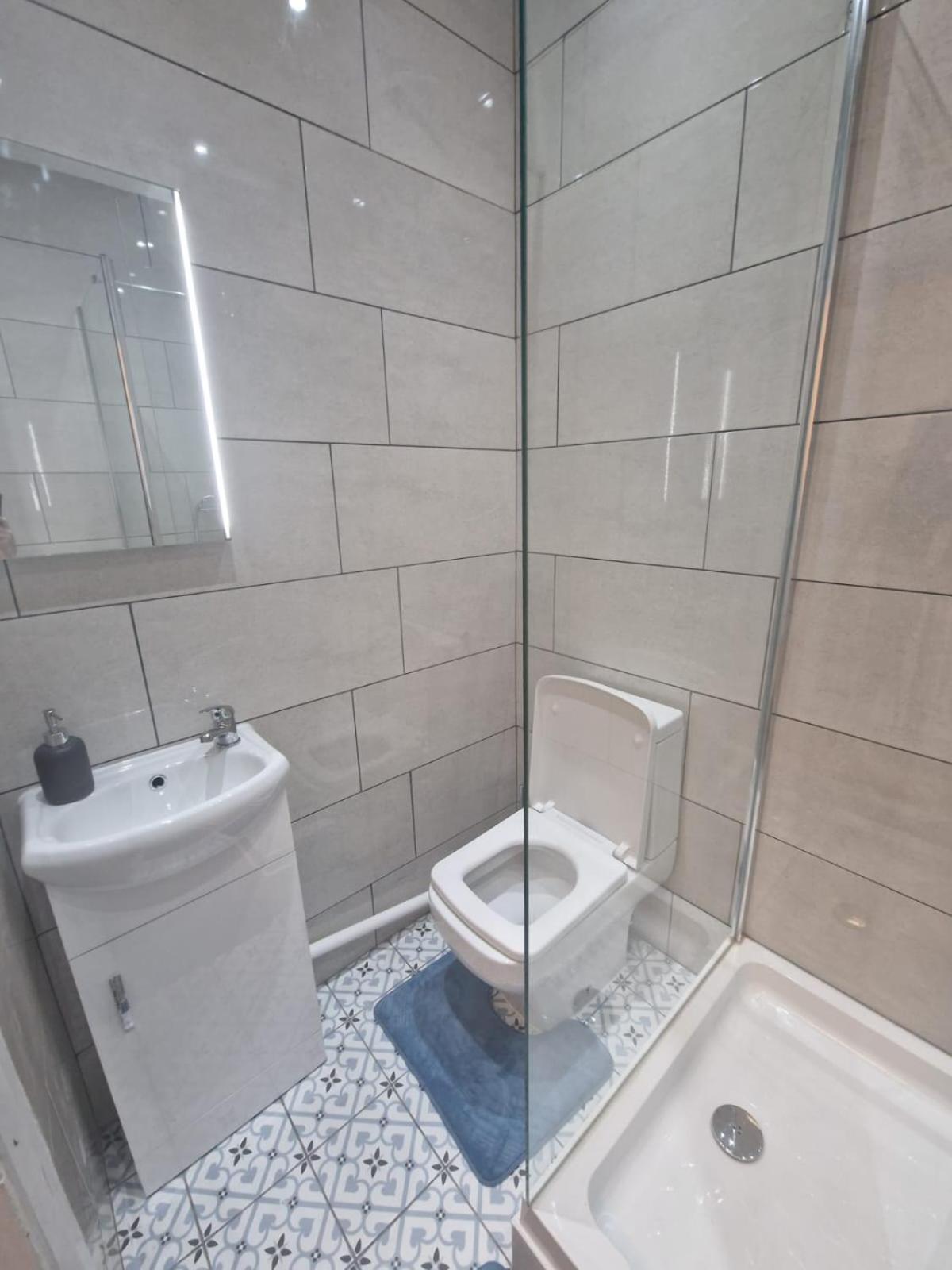 Digbeth City Centre Apartment Sleeps 12 Opposite Coach Station เบอร์มิงแฮม ภายนอก รูปภาพ